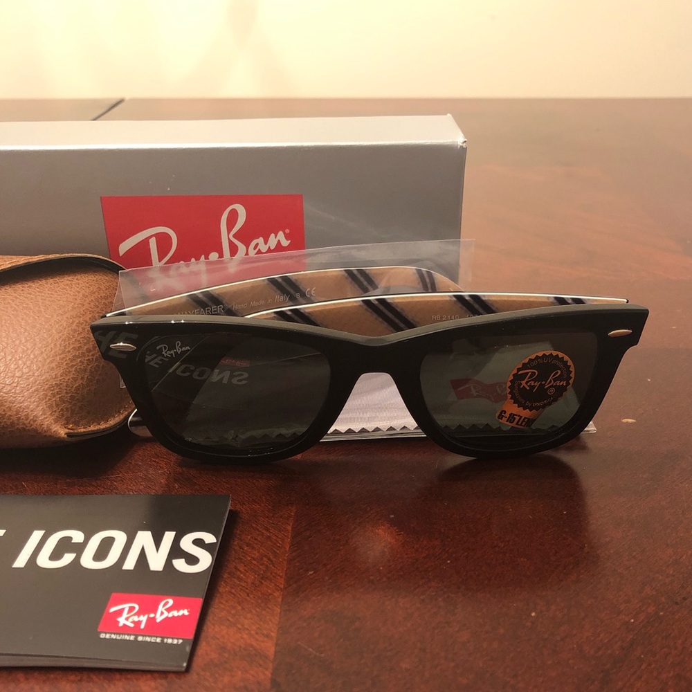 ❌ SOLD ❌ Ray-Ban 50mm Wayfarer Sunglasses - Picture 3 of 7